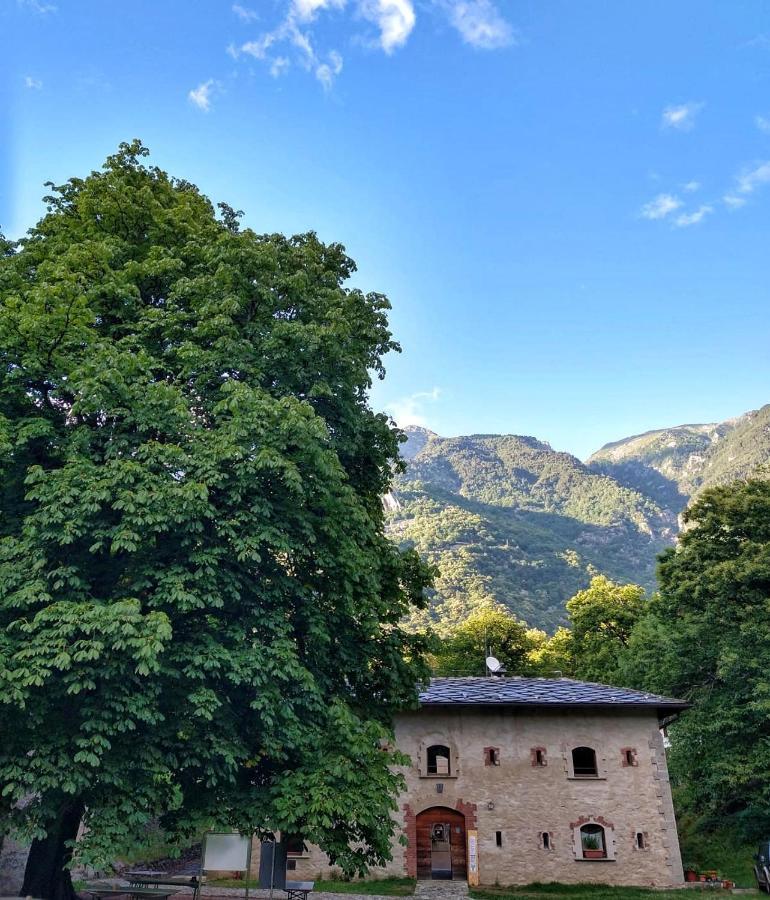 Forte Di Machaby Hostel Arnad Bagian luar foto